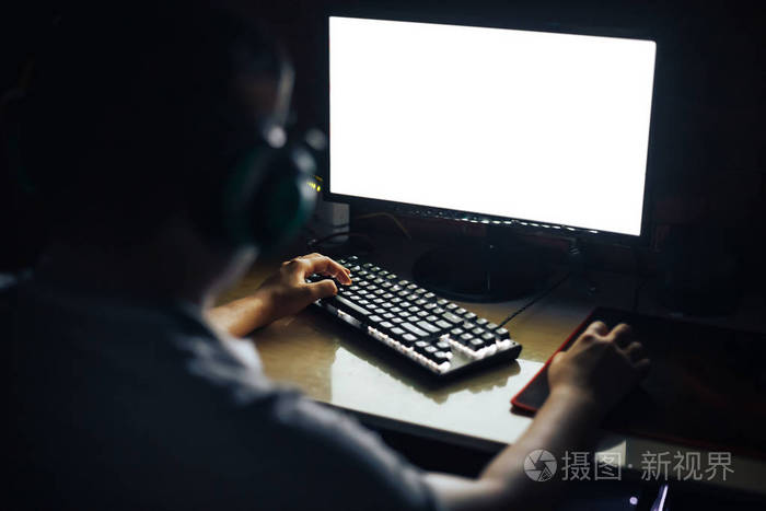 黑暗中的科技伴侶 玩電腦必備的軟件與輔助設(shè)備